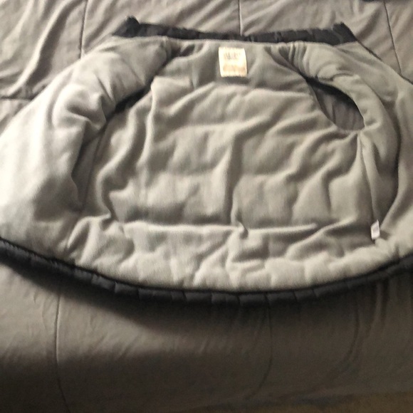 Old Navy Black Puffer Vest With Comfy Grey Inside - Picture 2 of 3